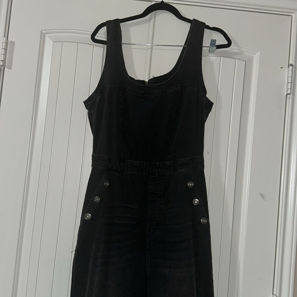 Fashion Nova Black Sleeveless Jumpsuit with Wide-Leg Design - Picture 6 of 7